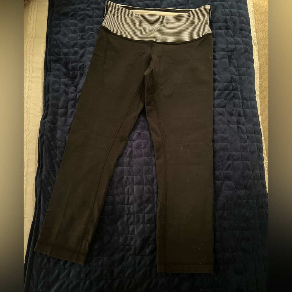 Lululemon black cropped leggings - size 4